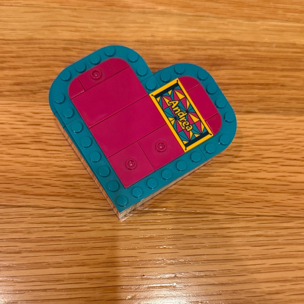 Lego friends Andrea’s Summer Heart-Shaped Teal and Magenta Block Set. EUC.